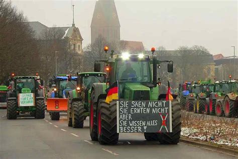 GERMAN FARMERS PROTEST AGRICULTURAL SUBSIDY CUTS IN BERLIN