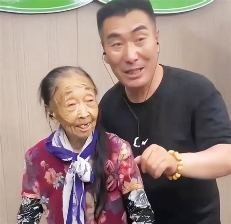 李玉成吃大肘子，卻讓85歲馬玉琴啃雞爪，硌掉老妻子兩顆門牙 每日頭條