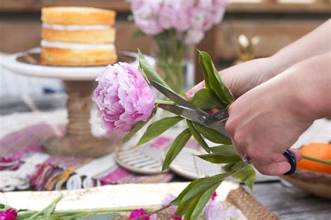 How To Dress Up A Store Bought Naked Cake With Flowers The Diy Playbook