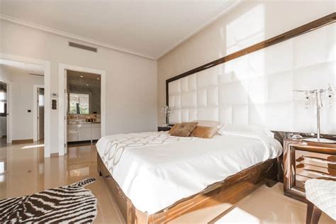 How To Feng Shui Your Bedroom 25 Rules With 17 Layout Diagram Examples