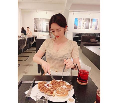 T Ng Than Th V V Ng Qu C Hot Girl L I H T S Ng V I H Nh Nh T M