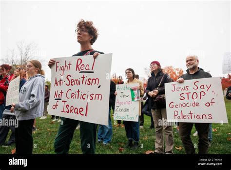 Rally And Mourn The Innocent Lives Of Palestinians Hi Res Stock