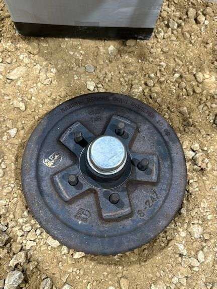 2 Trailer Hubs Lee Real Estate And Auction Service