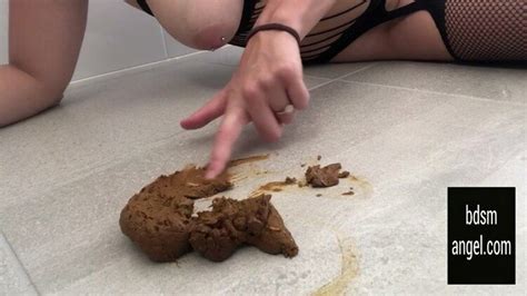 BDSM Porn On The Phone Ass Shaking Bouncing Twerking Poo Onto Floor