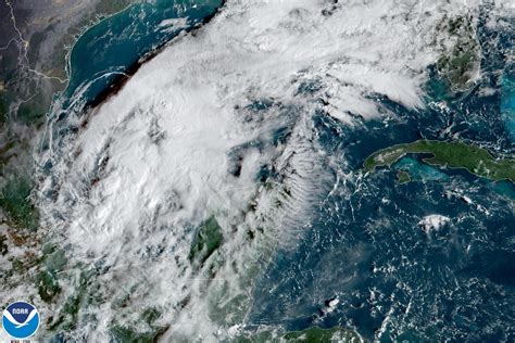 Tropical Storm Karl begins to turn in Gulf off Mexico coast | AP News