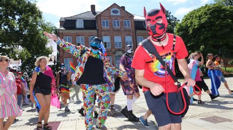 Für Toleranz und Vielfalt So bunt war der CSD in Pinneberg SHZ