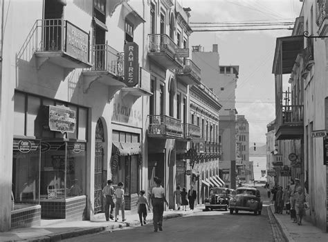San Juan, Puerto Rico. A street in the shopping district photo – Free