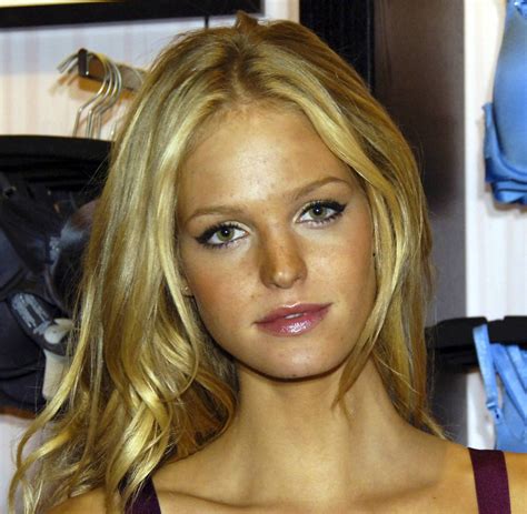 NAKED NGELESET Erin Heatherton America Model