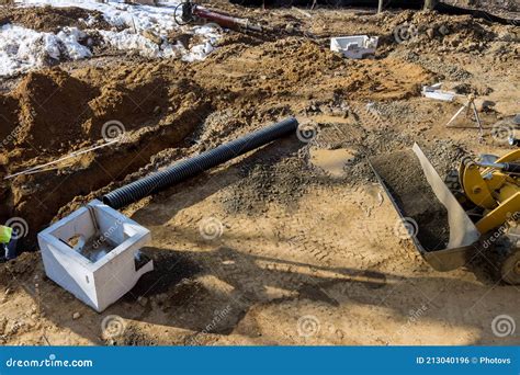 Construcción Instalada De Tubería De Concreto Del Sistema De Drenaje De