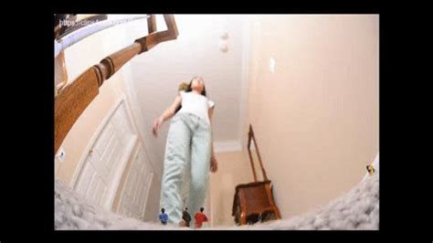 Asian 19 Y O XTREME GIGANTIC TOE CRUSH PUNY People SQUASHED On Her GIANT SOLE MOV Amateur