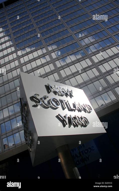 New Scotland Yard Police Building Victoria London Stock Photo Alamy