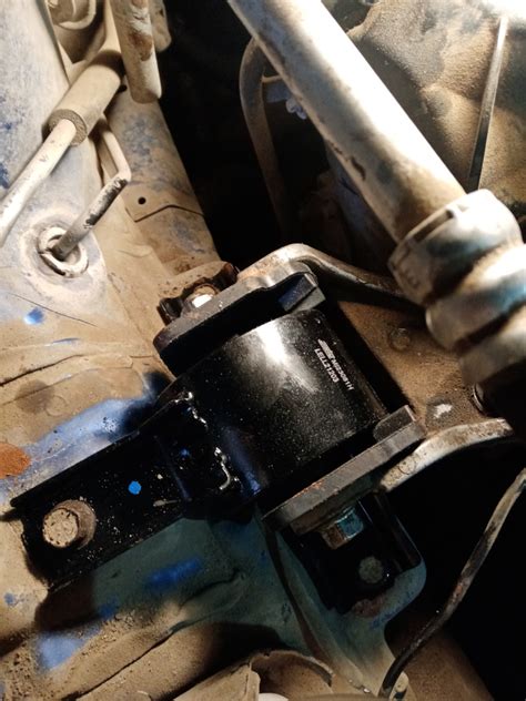 Замена правой опоры двигателя. — Mitsubishi Lancer X, 1,5 л, 2008 года ...