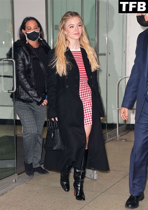 Sydney Sweeney Sexy (49 Photos) - Sexy e-Girls🔞