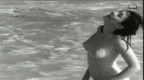 Naked Helena Ramos in O Seqüestro