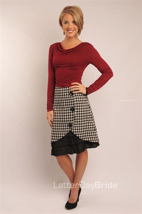 Love The Houndstooth Skirt Modest Outfits Modest Skirts Clothes