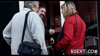 Sexyg Prostitute Gets Down To Show Off Her Amazing Orall Service XVIDEOS