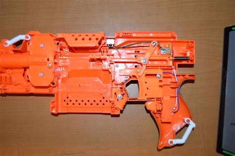StudioYale: Nerf Stryfe Review (8/10)