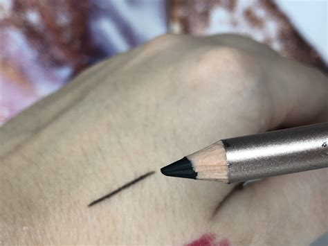 Crayon contour des yeux NUDE BY NATURE Conseils Beauté