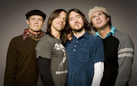 Red Hot Chili Peppers veja a capa e o tracklist do novo álbum Unlimited Love