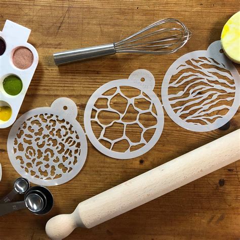 Animal Print Round Cookie Stencil Set – Confection Couture Stencils