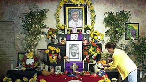 Day of the Dead altars: What's on a traditional version