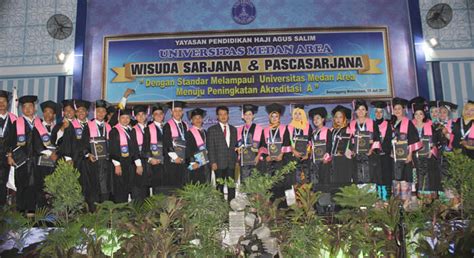 Upacara Wisuda Sarjana Dan Pasca Sarjana Periode I Tahun