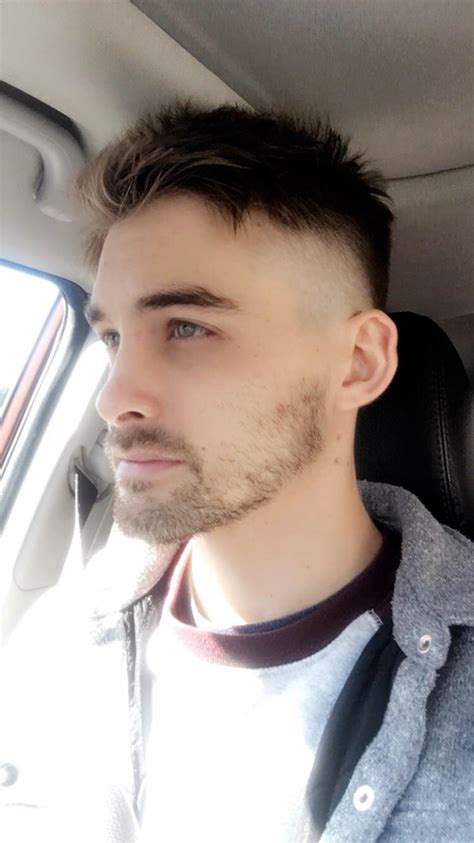 Fresh cut, feeling myself : r/gaybrosgonemild