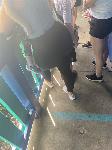 THICC Milf In Line Spandex Leggings Yoga Pants Forum