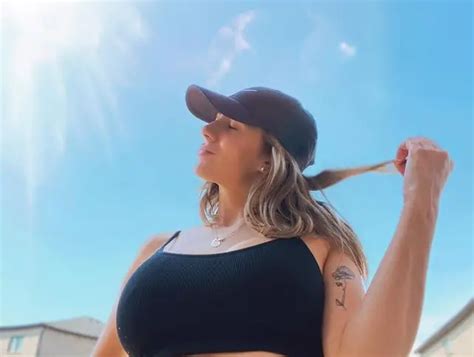 Mikaela Summer Is Revealing Hot Weekend Vibes