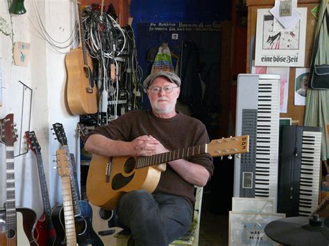 Why dan reeder surprisingly makes all of his instruments by hand 18