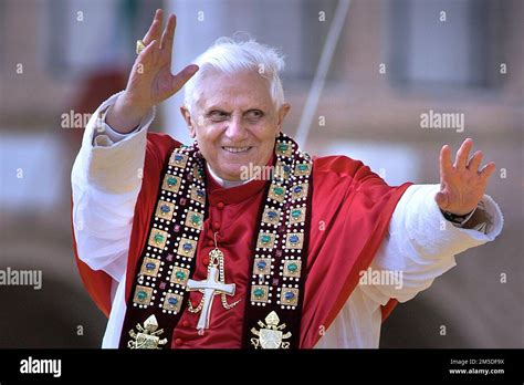 Bilder papa benedetto xvi Fotos und Bildmaterial in hoher Auflösung