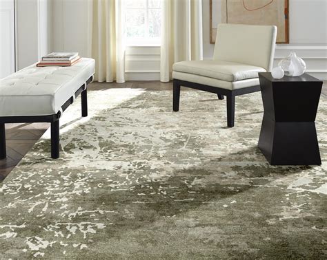 Why the intricate patterns of royal palace rugs are so valuable 15