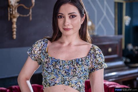 Lusty Brunette Hottie Valentina Bianco Takes A Deep Ride On A Big Schlong Photos