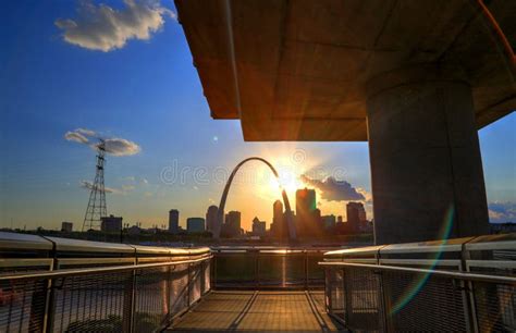 Sunset Over the Gateway Arch in St. Louis Stock Image - Image of place ...