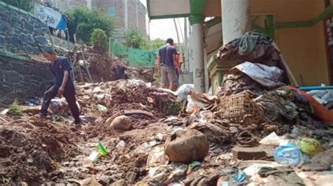 Longsor Terjang Soreang Bandung 1 Rumah Rusak 3 Motor Tertimbun