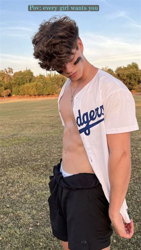 Pin By Camari On Look Sasyy Hot Baseball Guys Cute Blonde Guys Cute