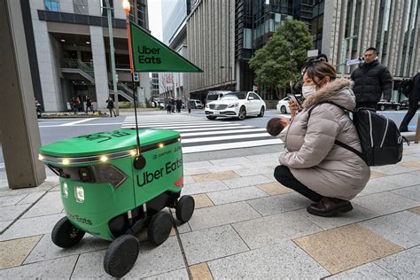 組圖：優食在日本啟用機器人送餐 Uber Eats 三菱電機 大紀元