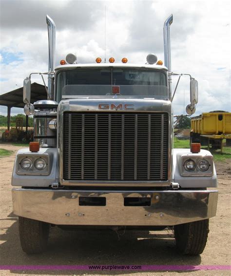 1985 Gmc General Semi Truck In Colwich Ks Item D8389 Sold Purple Wave