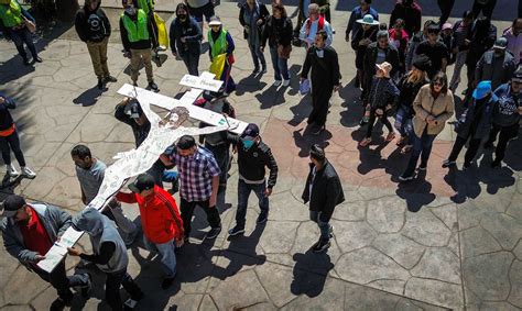 Migrantes Realizan Viacrucis En Tijuana Para Visibilizar Las