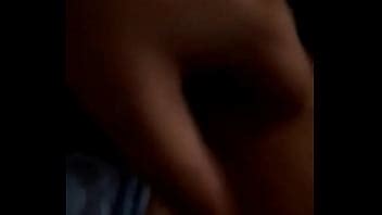 Gostosa Colocando A Calcinha De Lado No Escuro XVIDEOS