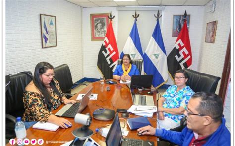 Ministerio de Educación se reúne con directores de Centros Educativos