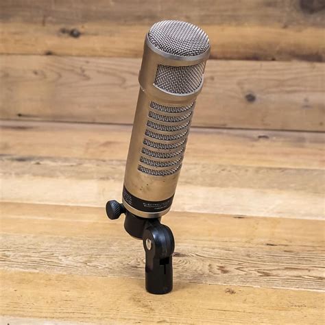 ElectroVoice RE 27 N D Dynamic Broadcast Microphone Reverb