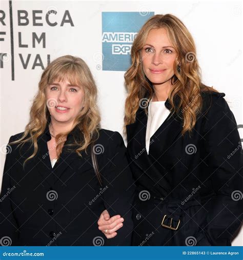 Lisa Roberts Gillan and Julia Roberts Editorial Stock Photo - Image of