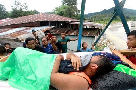 Mencekamnya Longsor Tambang Emas Di Gorontalo Penambang Batu Dan