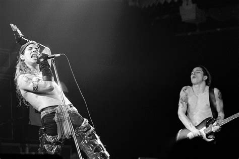 5 historias increíbles sobre Anthony Kiedis el líder de los Red Hot Chili Peppers Infobae