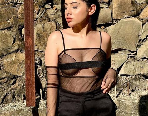 Hot Photos Urfi Javed Looks Super Sexy In Black Dress