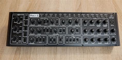 ブラック Pro 1 Behringer シンセ