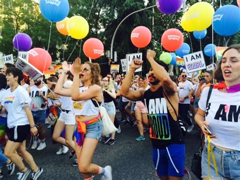 Fiesta del Orgullo gay madrileña Mujeres que Vuelan