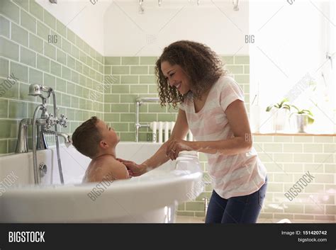 Мама Купается При Сыне - 58 фото