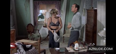 LOLA ALBRIGHT Nude AZNude